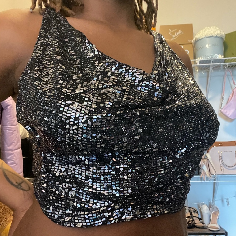 Black and silver sequin backless shirt